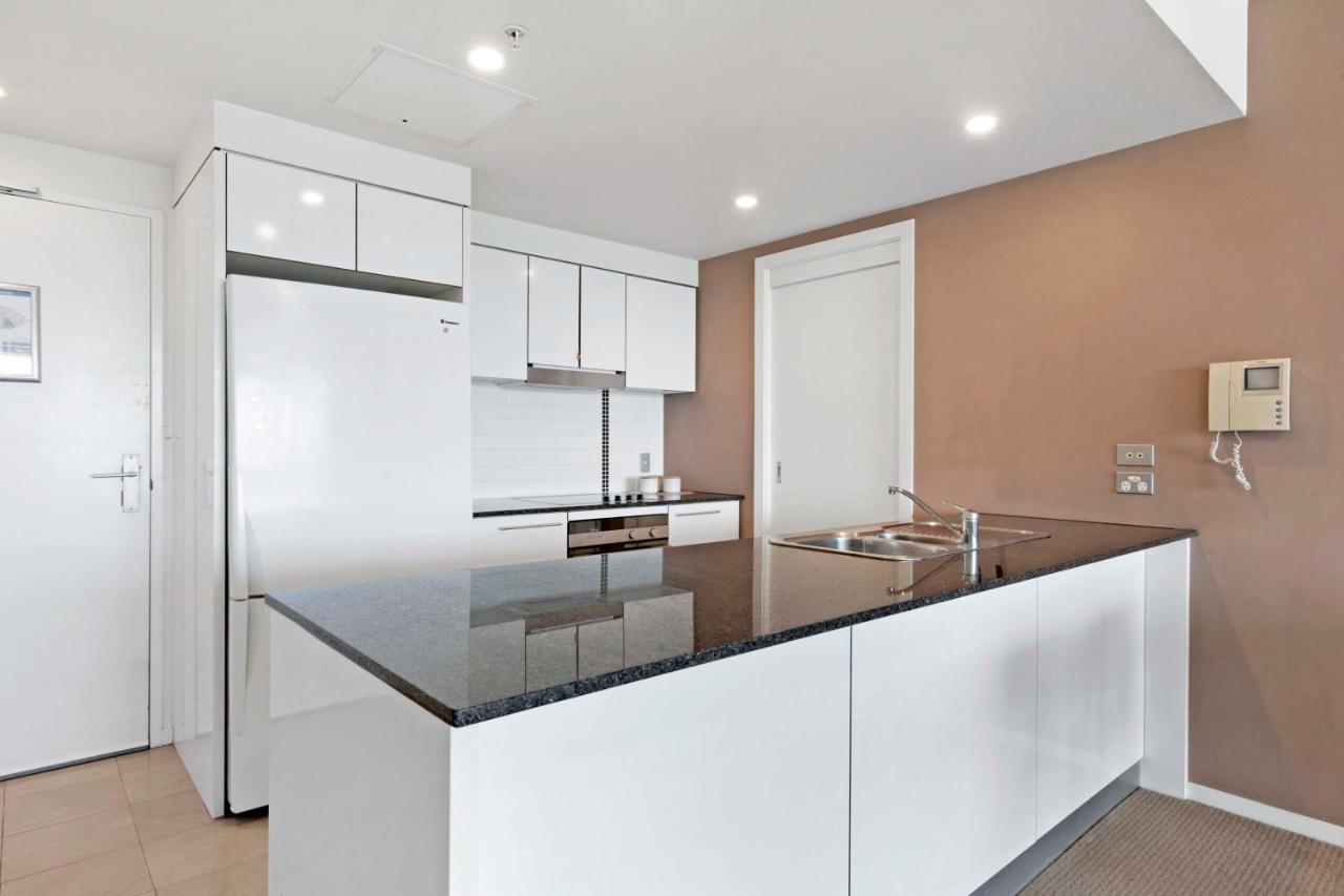 Sierra Grand Broadbeach - Self Contained & Privately Managed Apartments Gold Coast Eksteriør billede