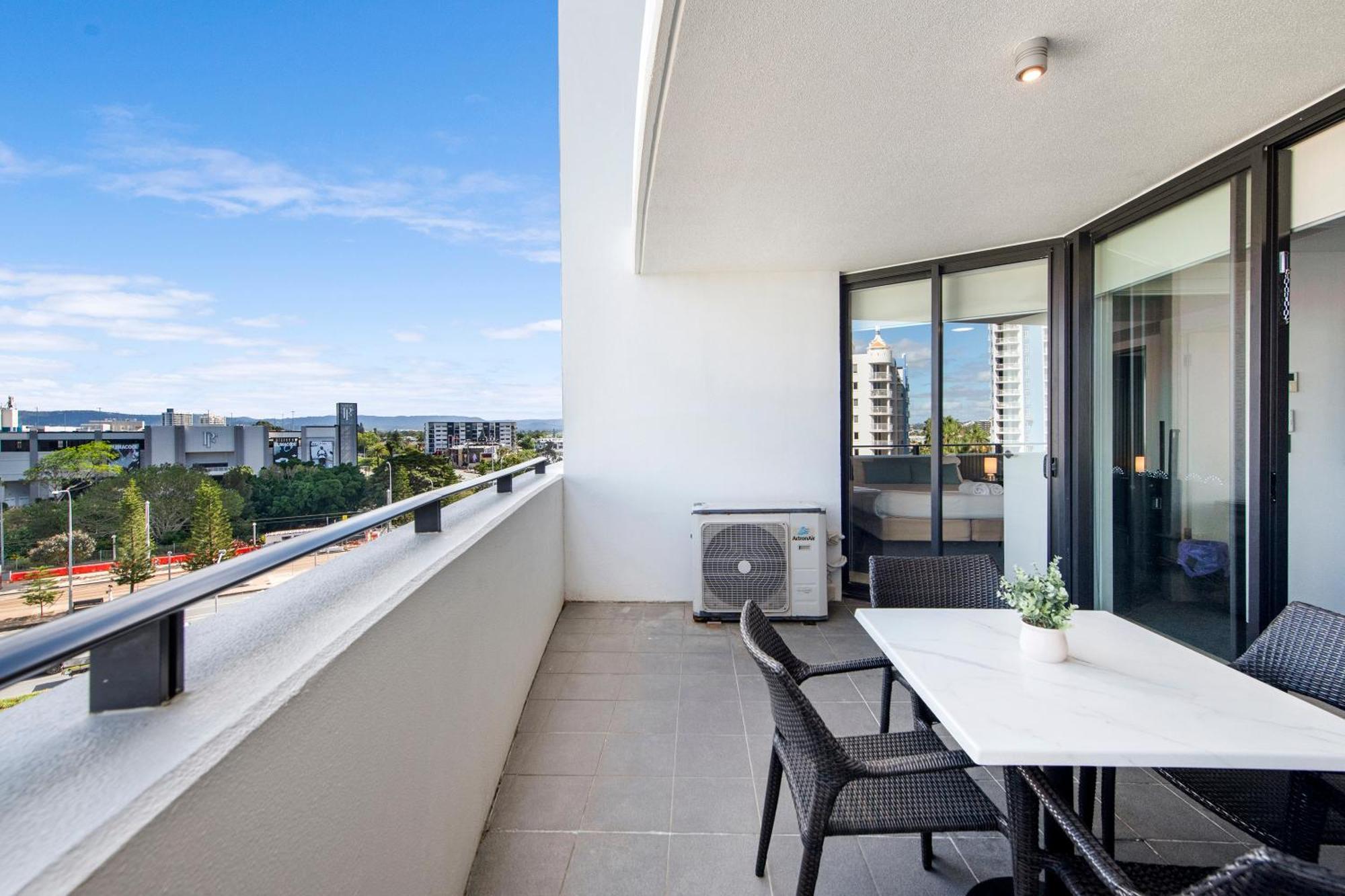 Sierra Grand Broadbeach - Self Contained & Privately Managed Apartments Gold Coast Eksteriør billede